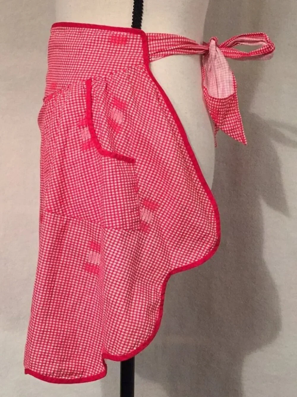 Vintage hand made red white gingham scalloped half apron
